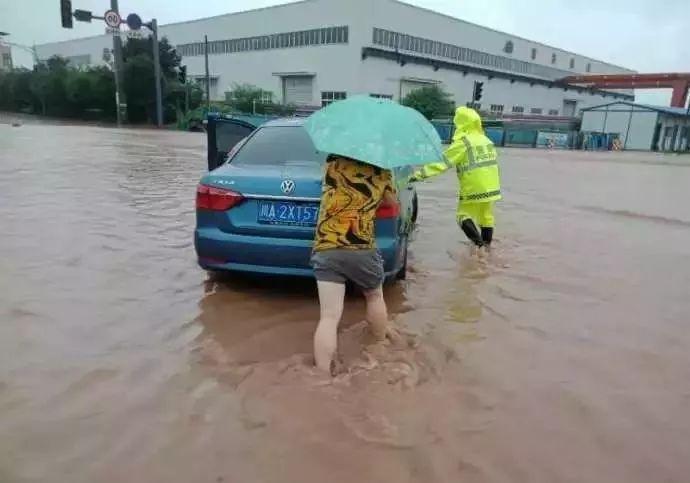 成都暴雨最新消息，影响及应对措施揭秘